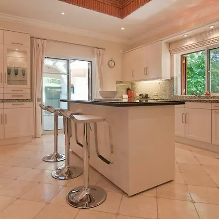 Sleeps 10 Pool Air Con T480065 Villa